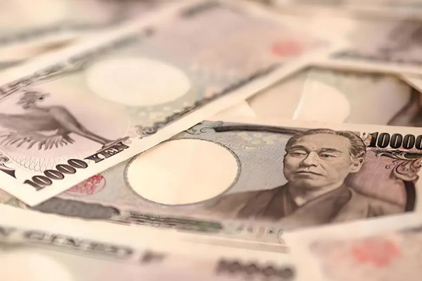 El USD/JPY se negoció en un amplio rango intradía el lunes, alcanzando brevemente un m áximo de sesión cerca de 159.86 antes de retroceder de forma constante para cerrar alrededor de 159.35, prácticamente sin cambios en el día.